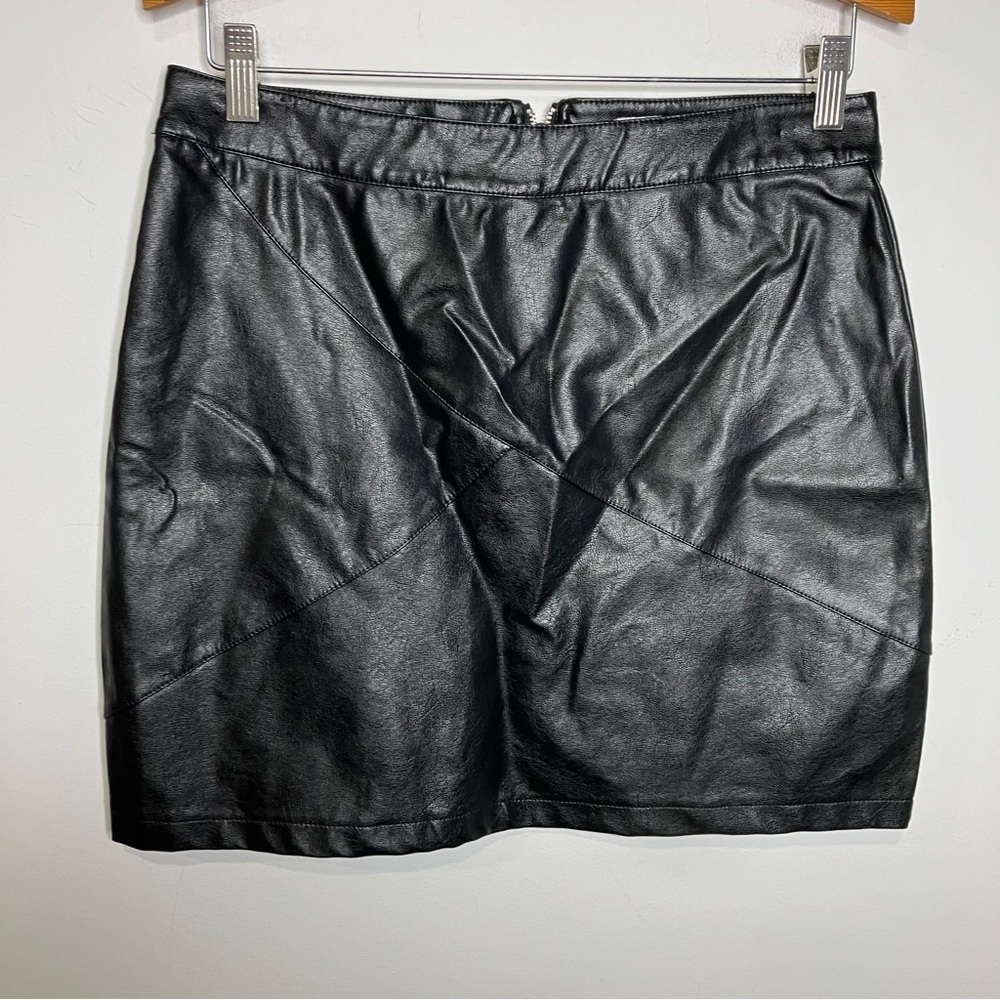 Guanyy black‎ faux leather mini skirt size large